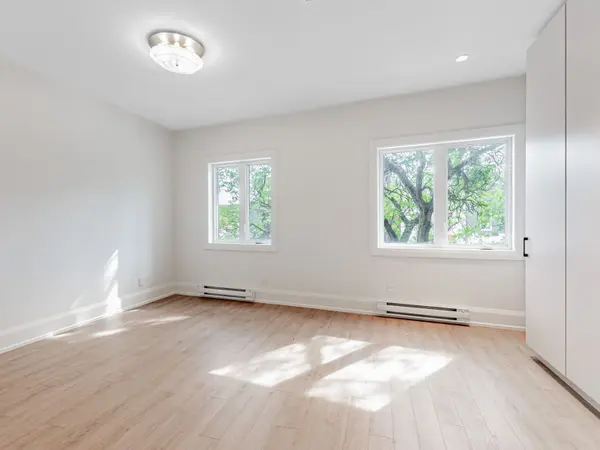 Toronto C03, ON M4P 2H7,2528 Yonge ST #2