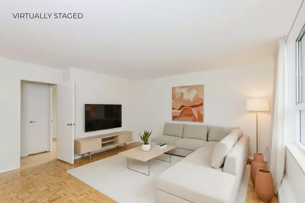 Toronto C07, ON M2R 2A3,6200 Bathurst ST #906