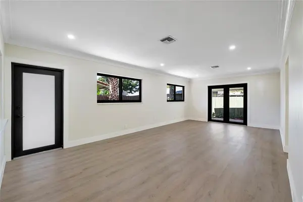 Oakland Park, FL 33334,617 NE 38th St