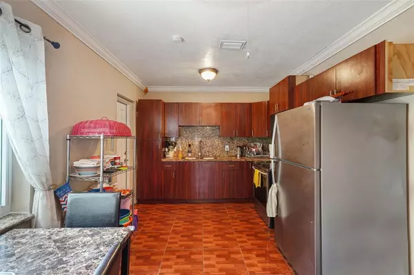 Miami, FL 33150,413 NW 100th Ter