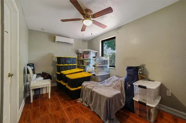 Miami, FL 33150,413 NW 100th Ter