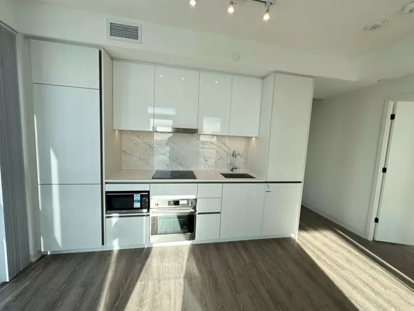 Vaughan, ON L4K 5Z7,8 Interchange WAY #1212