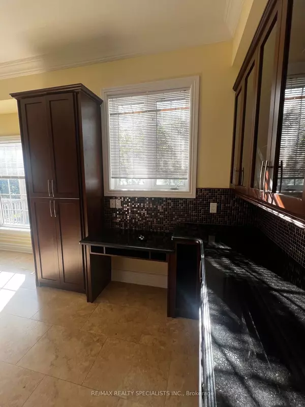 Mississauga, ON L5H 2Z9,1011 Lorne Park RD #1