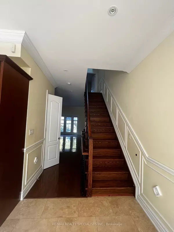 Mississauga, ON L5H 2Z9,1011 Lorne Park RD #1