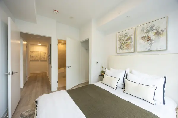 Mississauga, ON L5B 0P6,395 Square One DR #2404