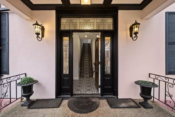 Burlington, ON L7R 2C9,2014 Edinburgh DR