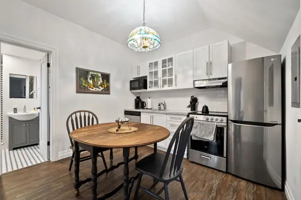 2014 Edinburgh DR, Burlington, ON L7R 2C9