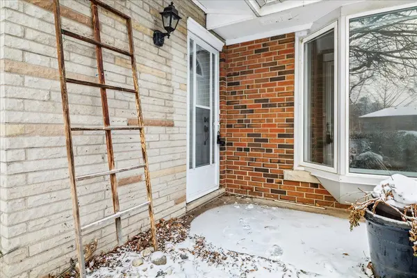 Burlington, ON L7R 3C8,359 Pepper DR