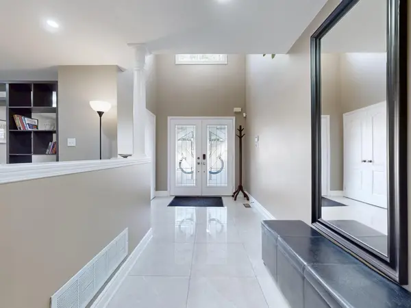 Brampton, ON L7A 2W7,230 Edenbrook Hill DR