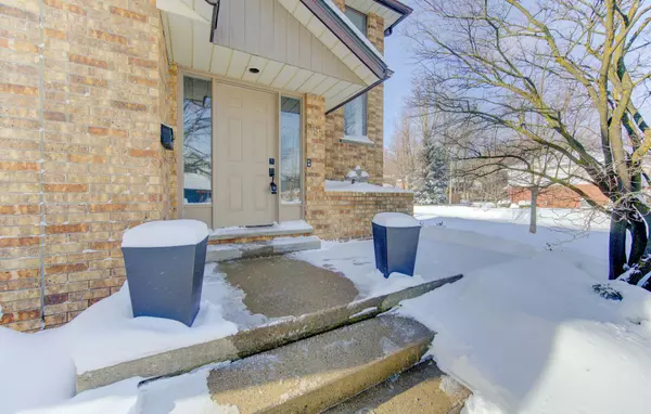 Waterloo, ON N2K 3M3,593 Guildwood PL