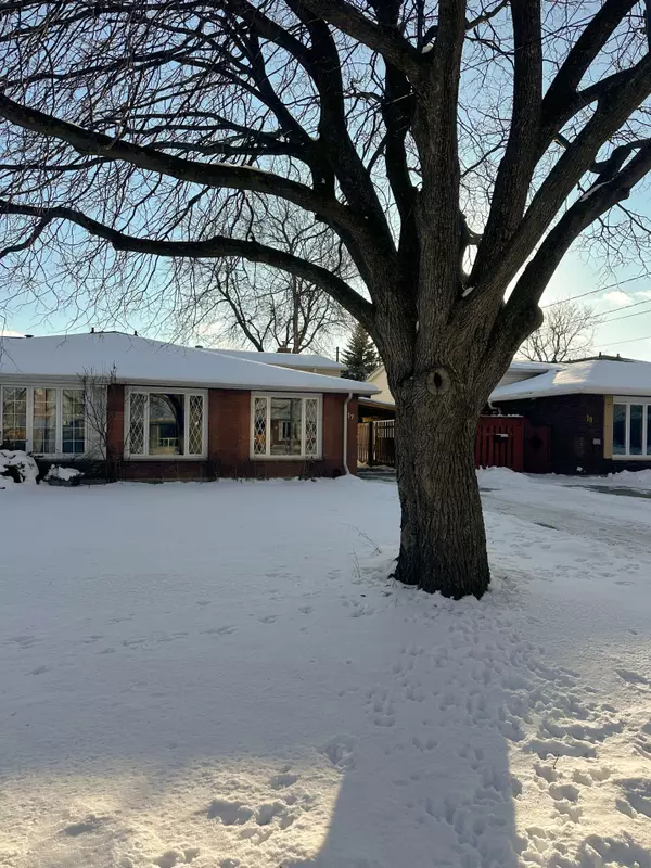 Hamilton, ON L8T 2T8,17 Rosanne CRES