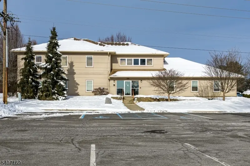 1000 Coventry Dr, Lopatcong Twp., NJ 08865