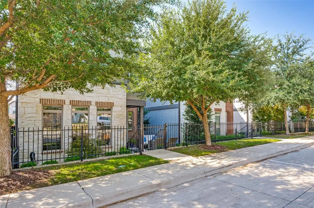 Dallas, TX 75231,7153 Copperleaf Drive