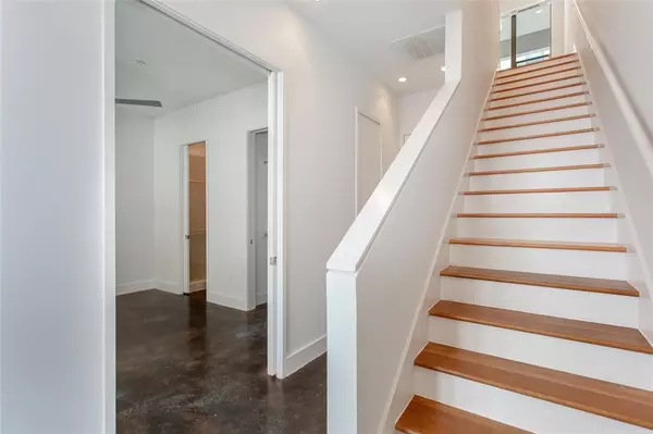 Dallas, TX 75204,1600 N Haskell Avenue #8