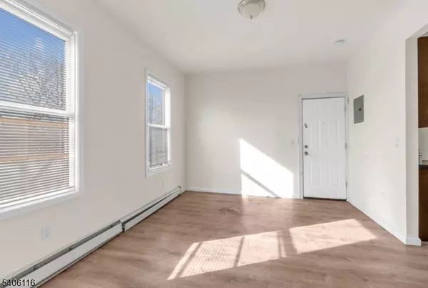 Irvington Twp., NJ 07111,3 May St #3R