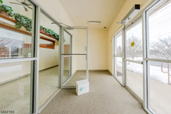 1000 Coventry Dr, Lopatcong Twp., NJ 08865