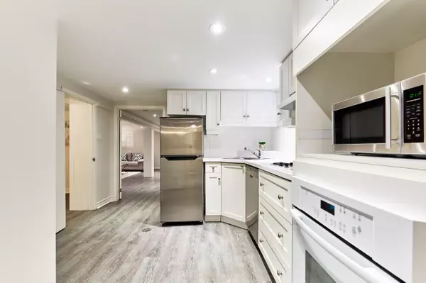 Toronto C11, ON M4G 2Z4,207 Bayview Heights DR #Lower