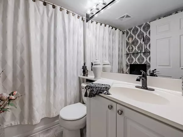 Toronto C01, ON M6P 4J4,1369 Bloor ST W #1313