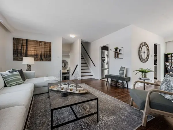 Toronto E10, ON M1E 3M1,36 Ravenview DR