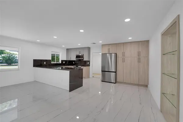 Pompano Beach, FL 33060,121 SE 8th St