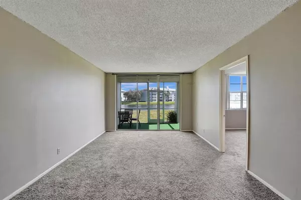 Davie, FL 33324,9440 Poinciana Pl #109