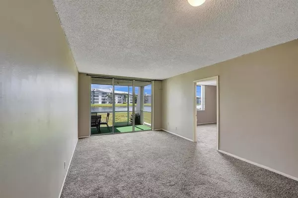 Davie, FL 33324,9440 Poinciana Pl #109