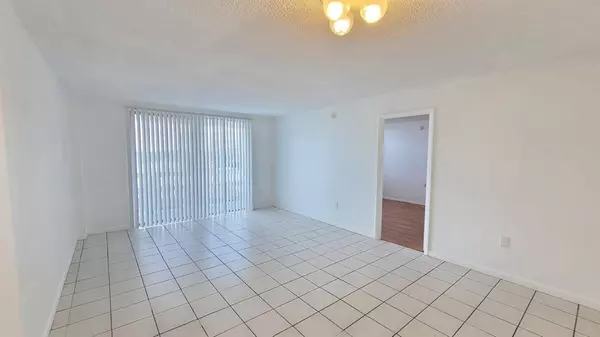15600 NW 7th Ave #606, Miami, FL 33169