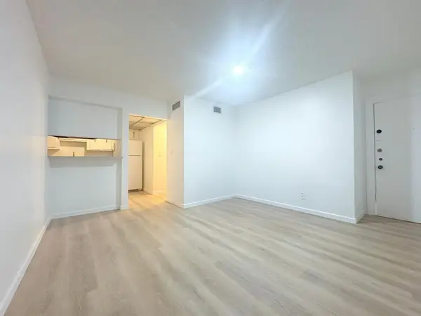 Lauderhill, FL 33313,4211 NW 19th St #193