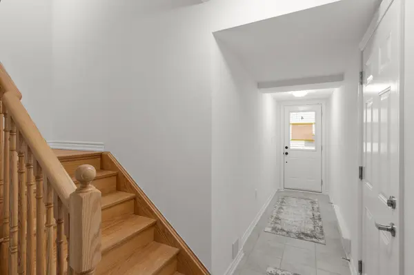 Barrie, ON L9J 0V6,23 HAY LN #4