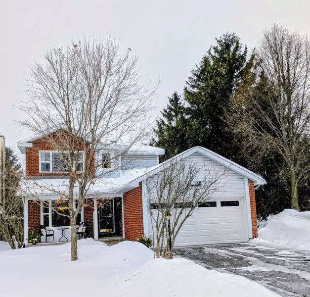 48 Tartan DR, Barrhaven, ON K2J 2V5