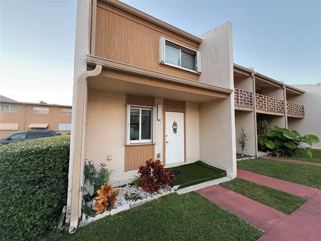 Hollywood, FL 33020,2831 Pierce St #100