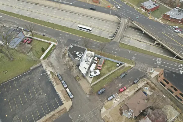 Detroit, MI 48221,16676 James Couzens FWY