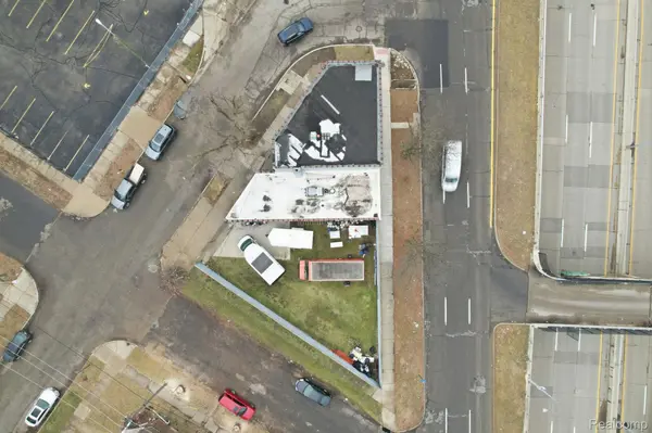 Detroit, MI 48221,16676 James Couzens FWY