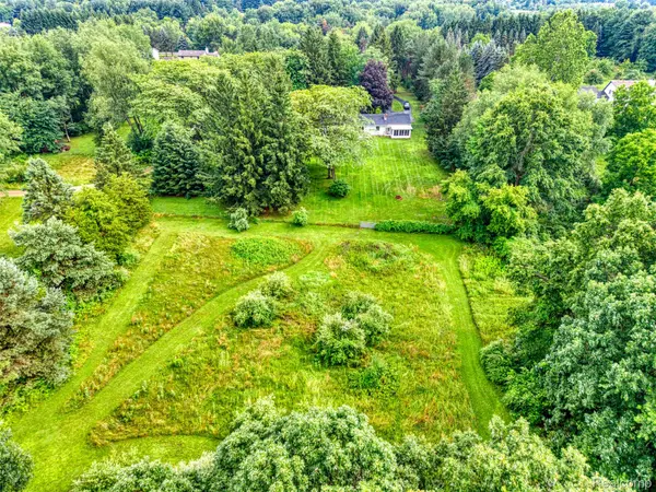 Bath, MI 48808,8077 Hunter RD