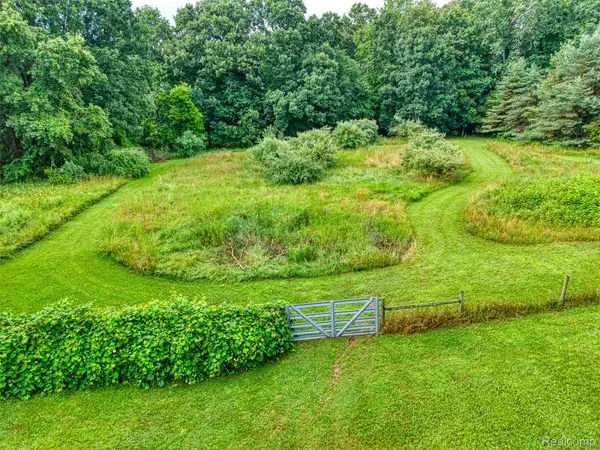 Bath, MI 48808,8077 Hunter RD