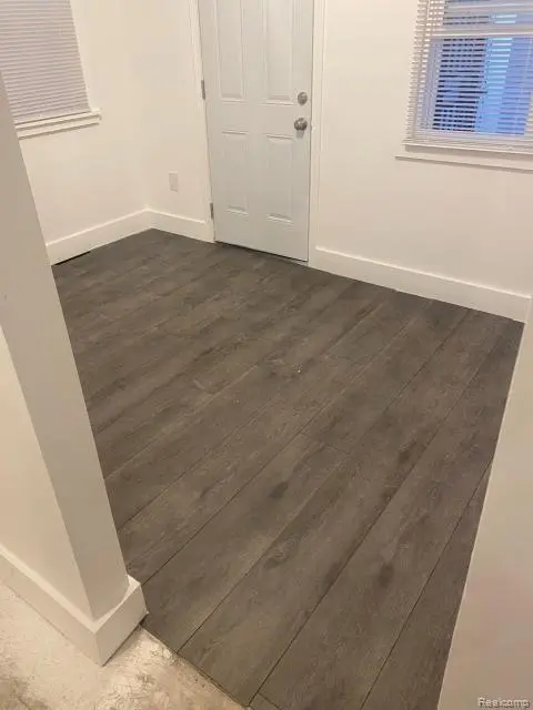 Detroit, MI 48213,9810 E OUTER DR