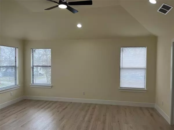 317 E 14th Avenue, Corsicana, TX 75110