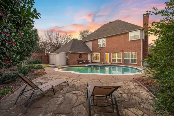 3100 Willow Creek Way, Bedford, TX 76021