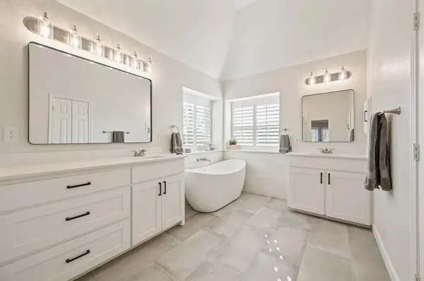 Bedford, TX 76021,3100 Willow Creek Way