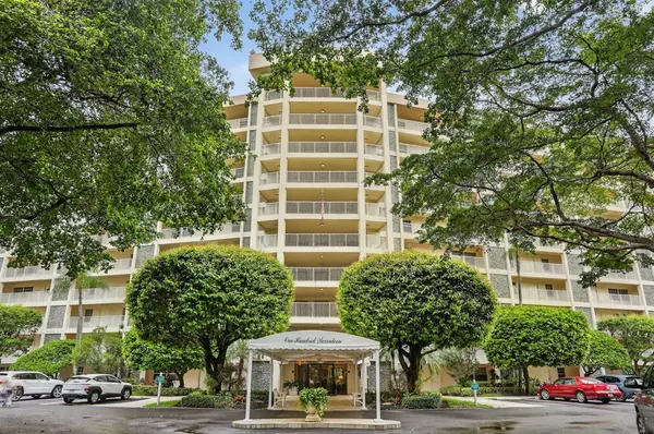 Pompano Beach, FL 33069,3499 Oaks Way #909