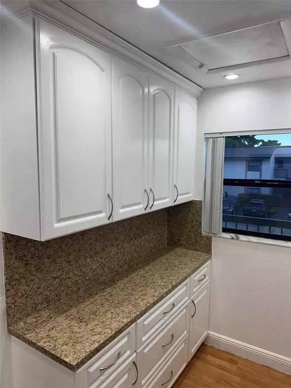 Miami, FL 33179,851 NE 209th Ter #202