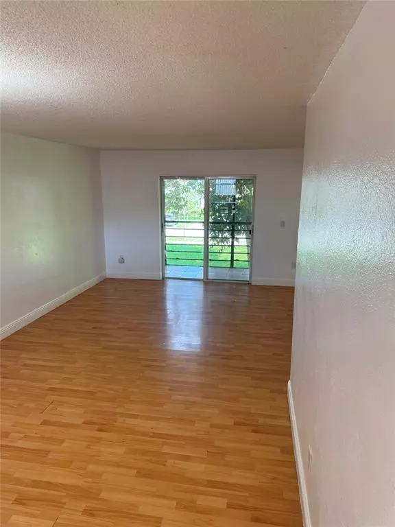 Miami, FL 33179,851 NE 209th Ter #202