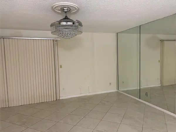 Hollywood, FL 33020,2831 Pierce St #100