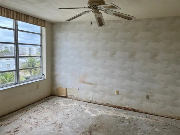 Miami Beach, FL 33141,7800 Carlyle Ave #5E