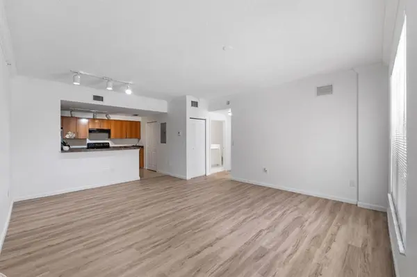 Coral Springs, FL 33067,5800 W Sample Rd #102