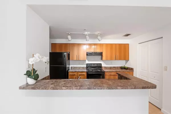 Coral Springs, FL 33067,5800 W Sample Rd #102