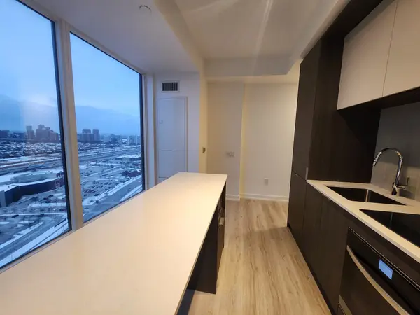 Mississauga, ON L5B 0P6,395 Square One DR #2510