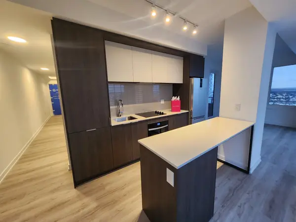 Mississauga, ON L5B 0P6,395 Square One DR #2510