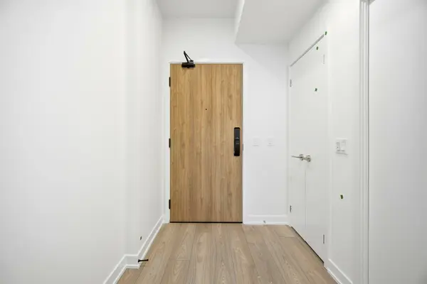 Mississauga, ON L5A 0B4,1 Fairview DR #901