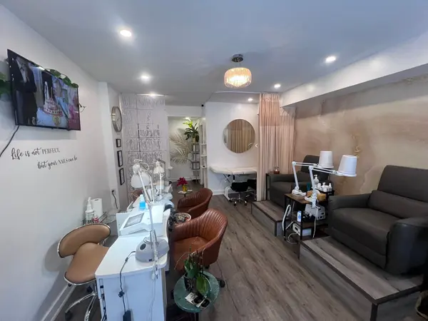 Mississauga, ON L5E 1C6,745 Lakeshore RD E